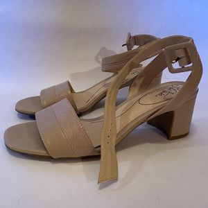 Nude sandals with snakeskin accent